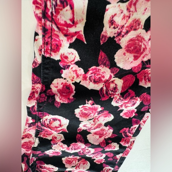 Girls (12) Rose themed crop pants - Picture 4 of 6